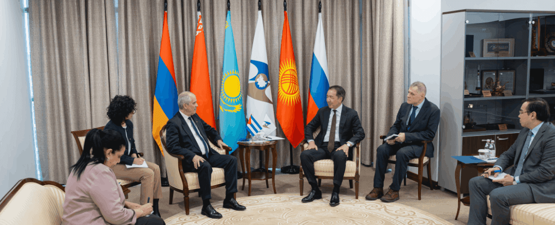 Бакытжан Сагинтаев принял верительную грамоту нового постпреда Кубы при ЕЭК